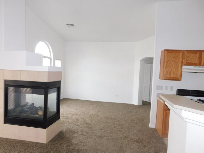 Foto del edificio - Beautiful Townhome!