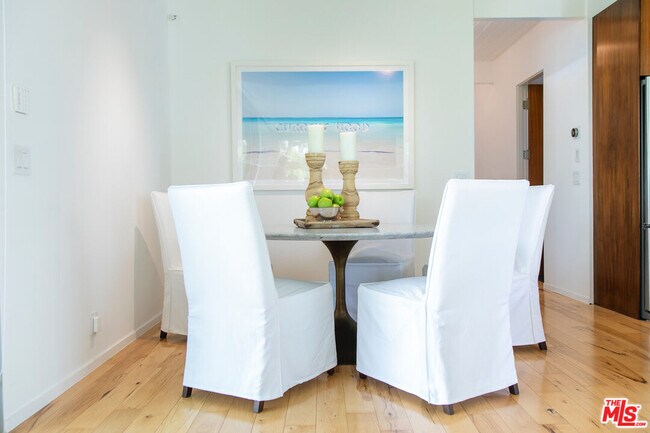 Foto del edificio - 3431 Coast View Dr