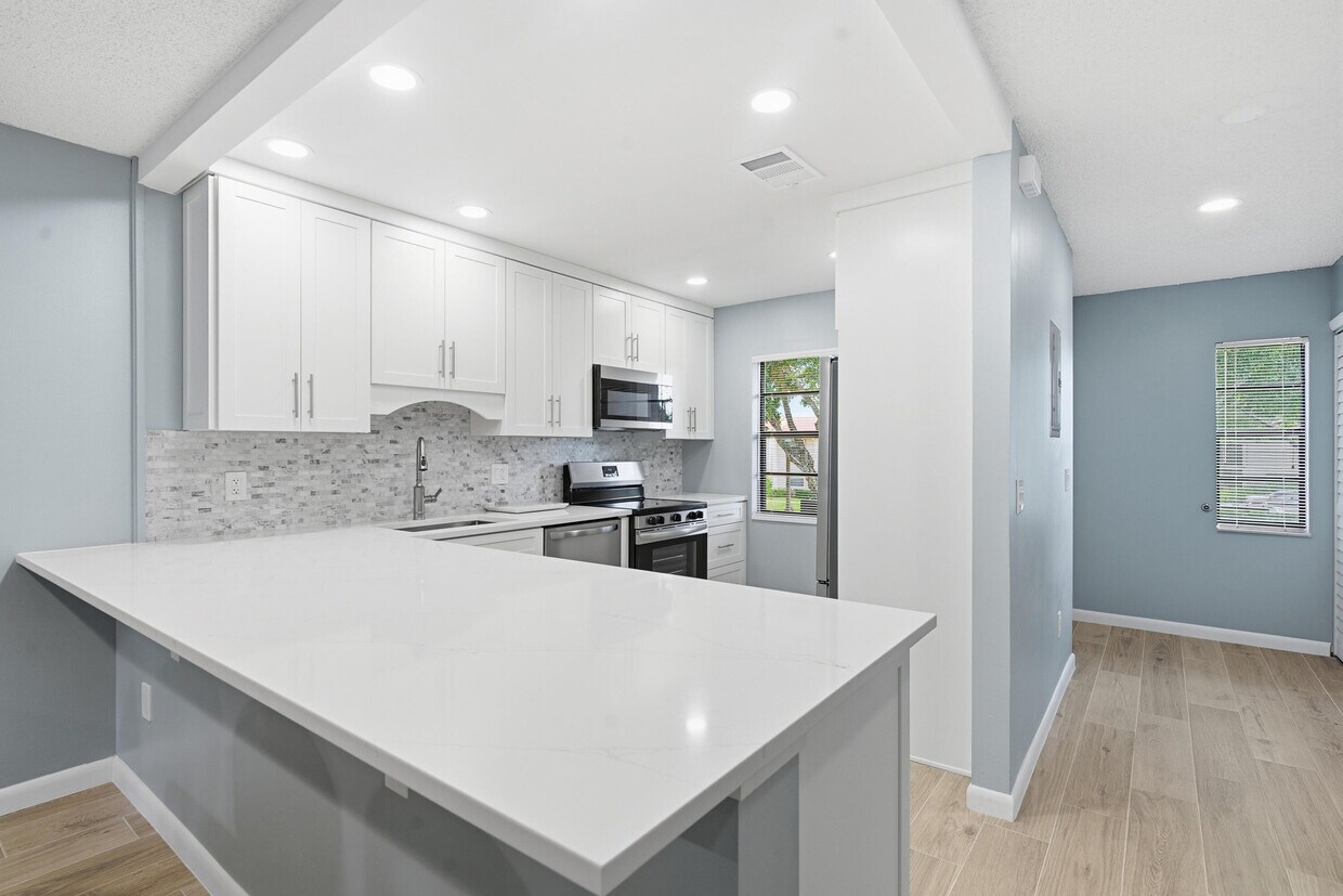 Primary Photo - 9292 Vista Del Lago