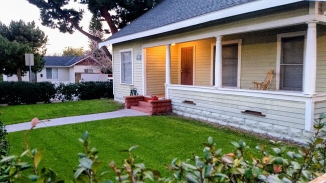 Foto del edificio - 3 Bedroom 1 Bath House with a Large Backya...