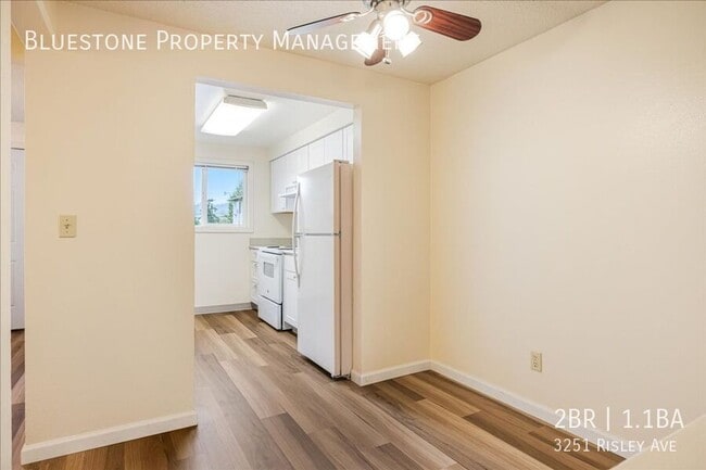 Foto del edificio - 3251 SE Risley Ave