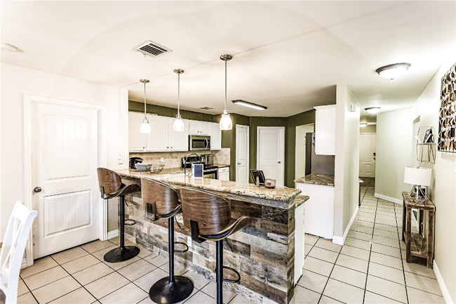 Foto del edificio - 2048 Lake Trail Dr