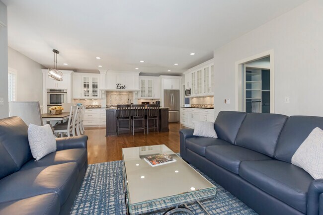 Foto del edificio - 15700 Howe St