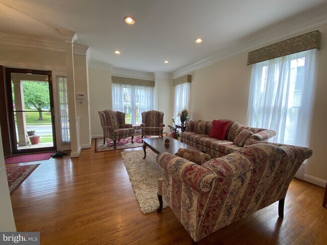 Foto del edificio - 10614 Maplecrest Ln