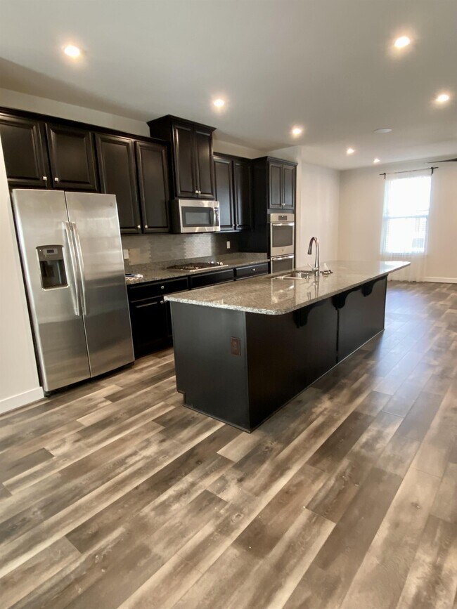 Building Photo - 916 Parley Pl