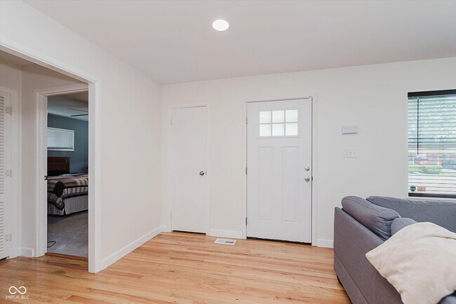 Foto del edificio - 2219 Fisher Ave