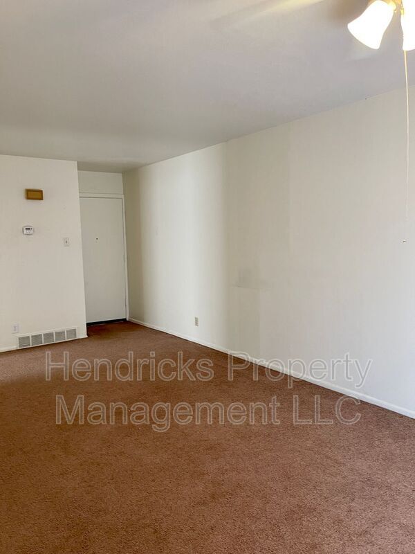 Building Photo - 8058 Broadway