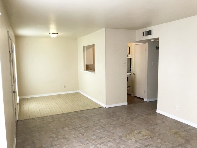 Foto del edificio - 2180 Mcfaddin Ave