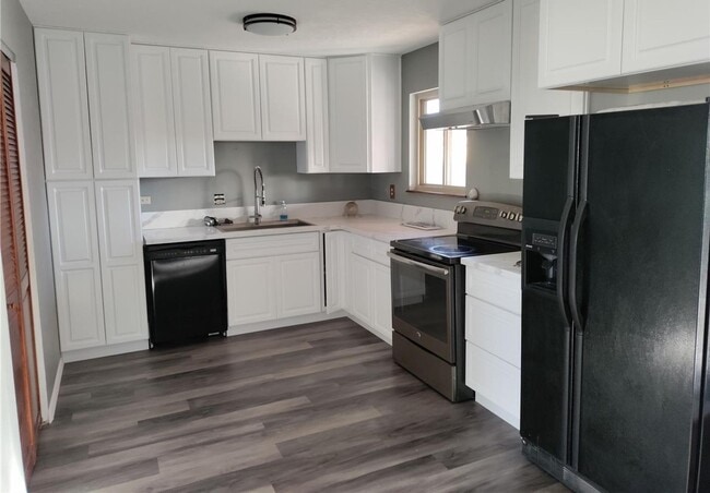 Building Photo - Updated 3-Bed, 1-Bath Rancher – Near Peter...