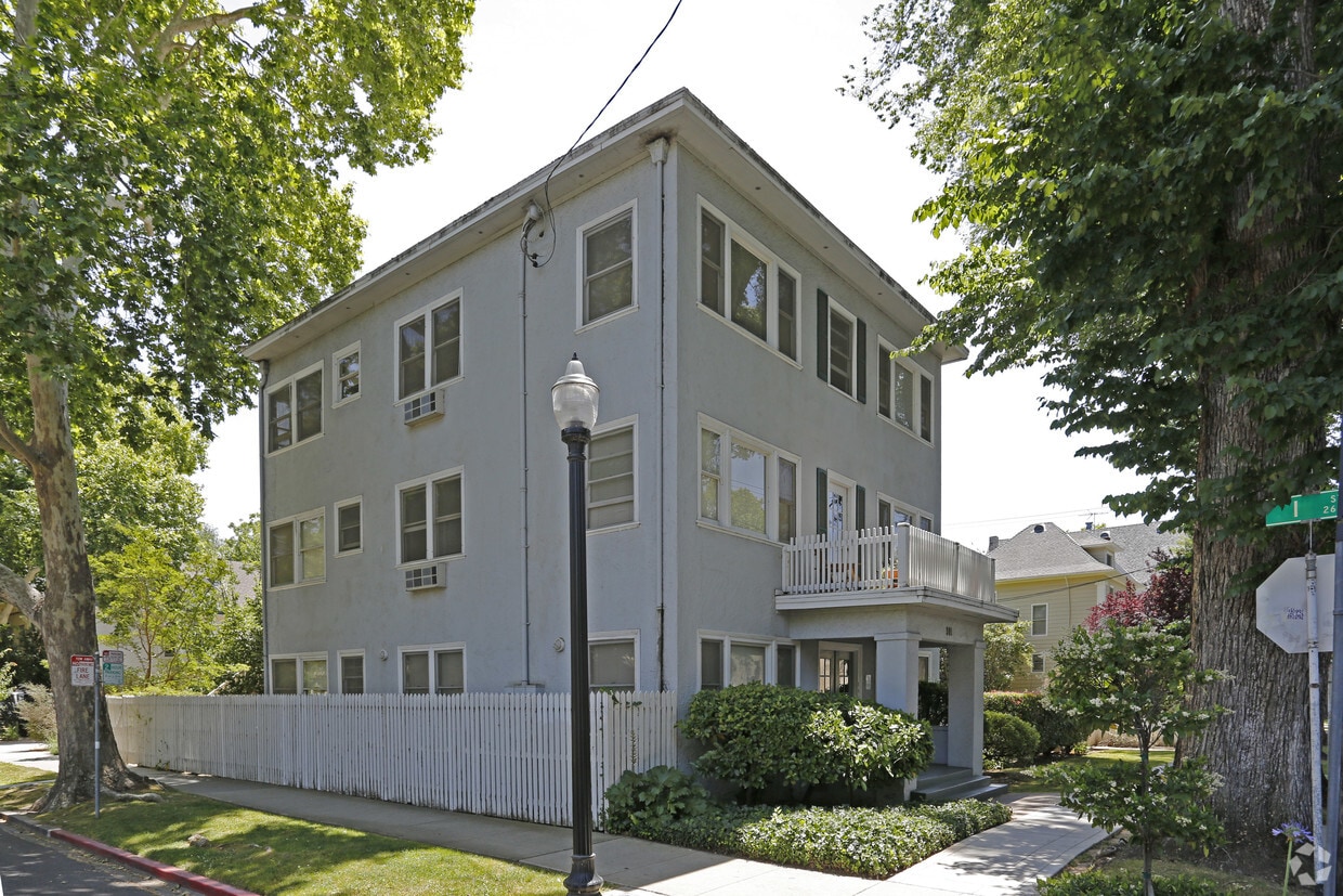 Building Photo - 901 26th St