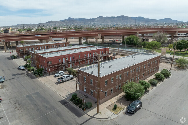Side - 911-919 Chihuahua St