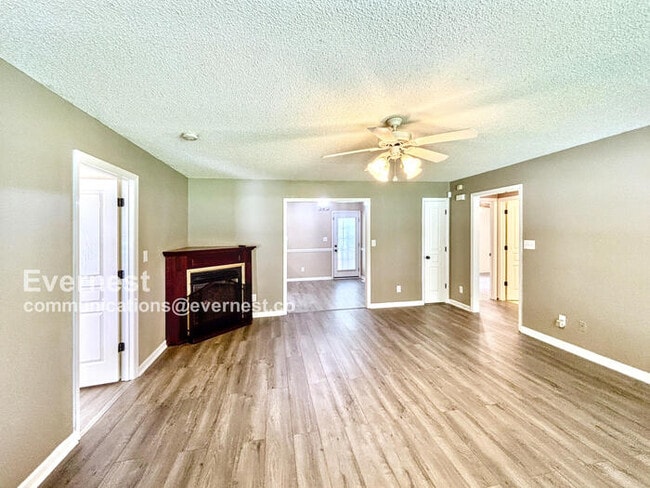 Building Photo - 128 Thrasher Pike