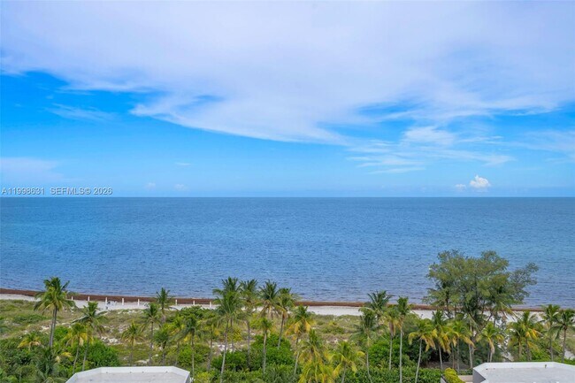 Foto del edificio - 251 Crandon Blvd