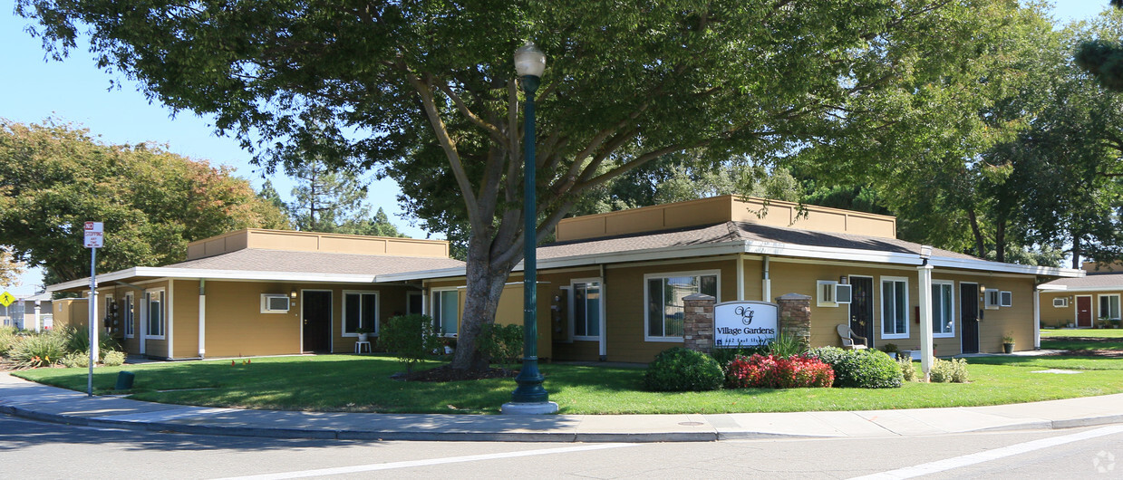 Foto del edificio - The Village Garden Senior Apartments