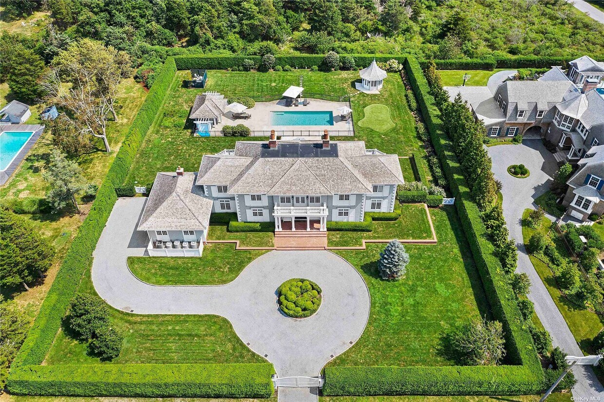 Primary Photo - 20 Quogo Neck Ln
