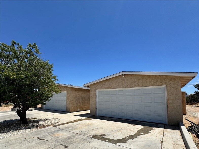 Foto principal - 16209 Juniper St