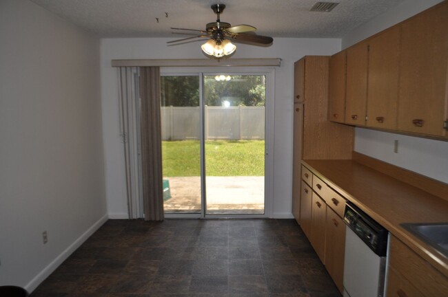 Building Photo - Pine Lakes 3 bedroom duplex side B