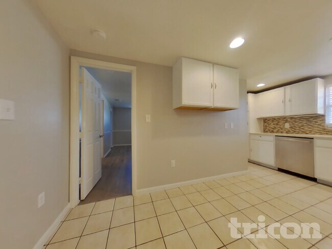 Foto del edificio - 2432 Breakwater Cir