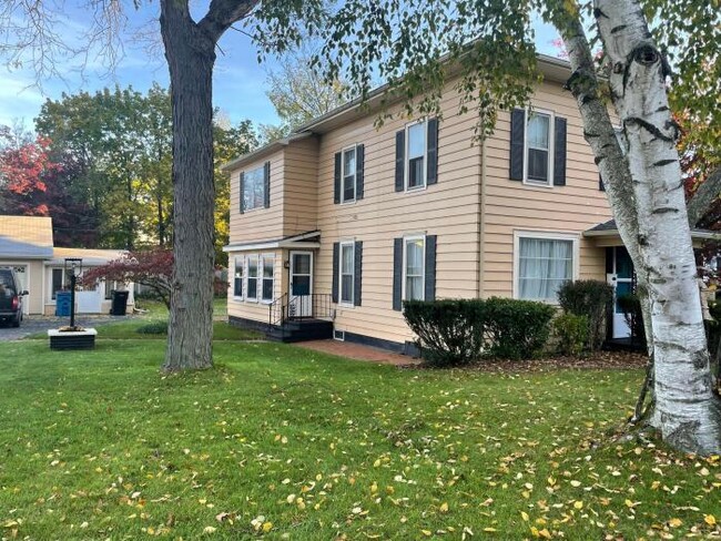 Foto del edificio - 3 bedroom in Plainwell MI 49080