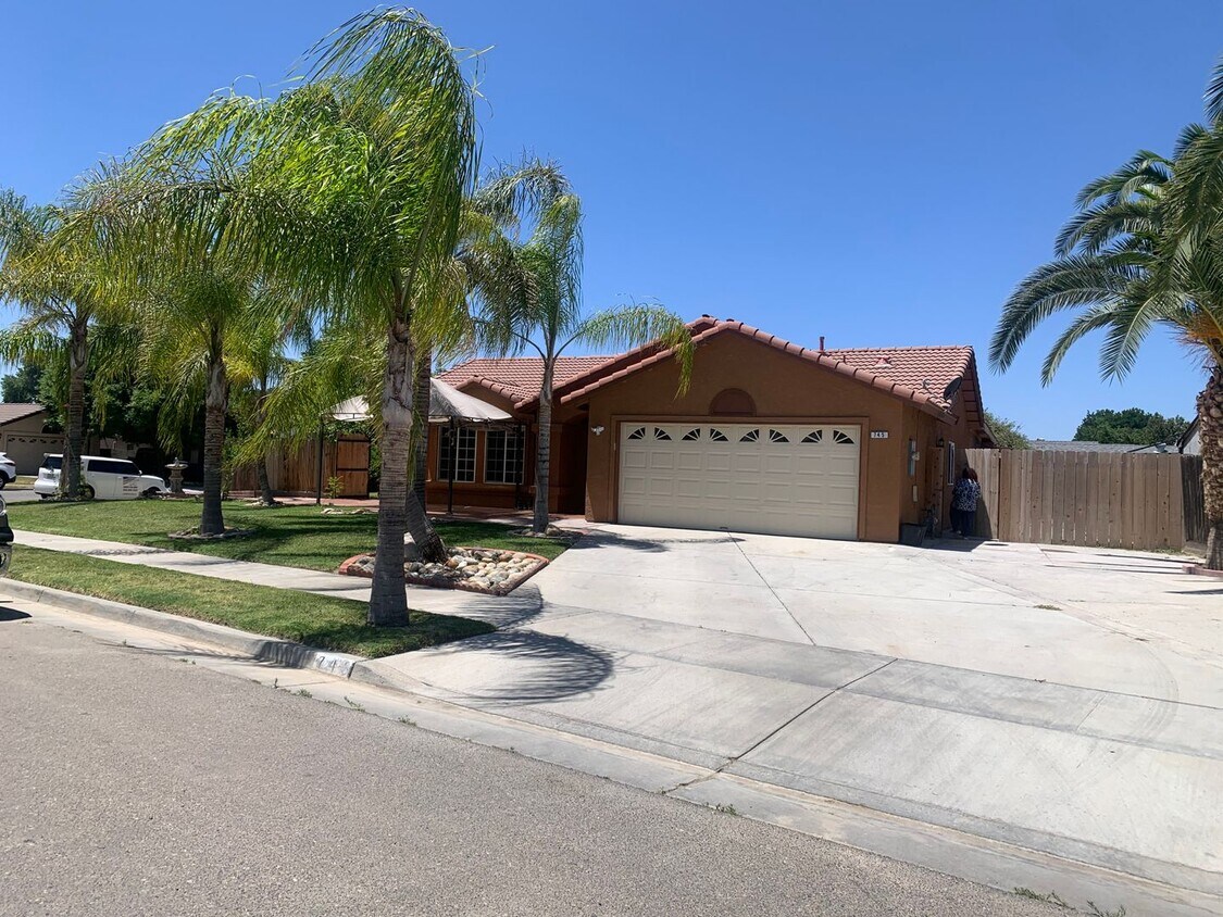 Primary Photo - 4 Bedroom 2 Bath available Now