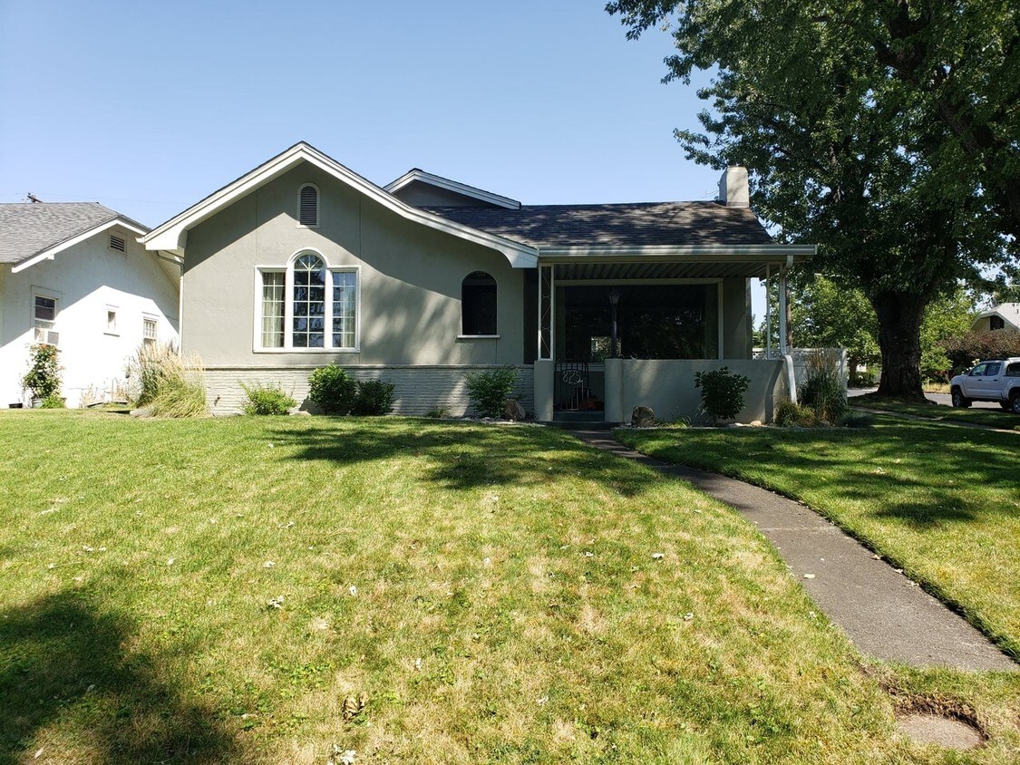 Primary Photo - 825 Prospect Avenue