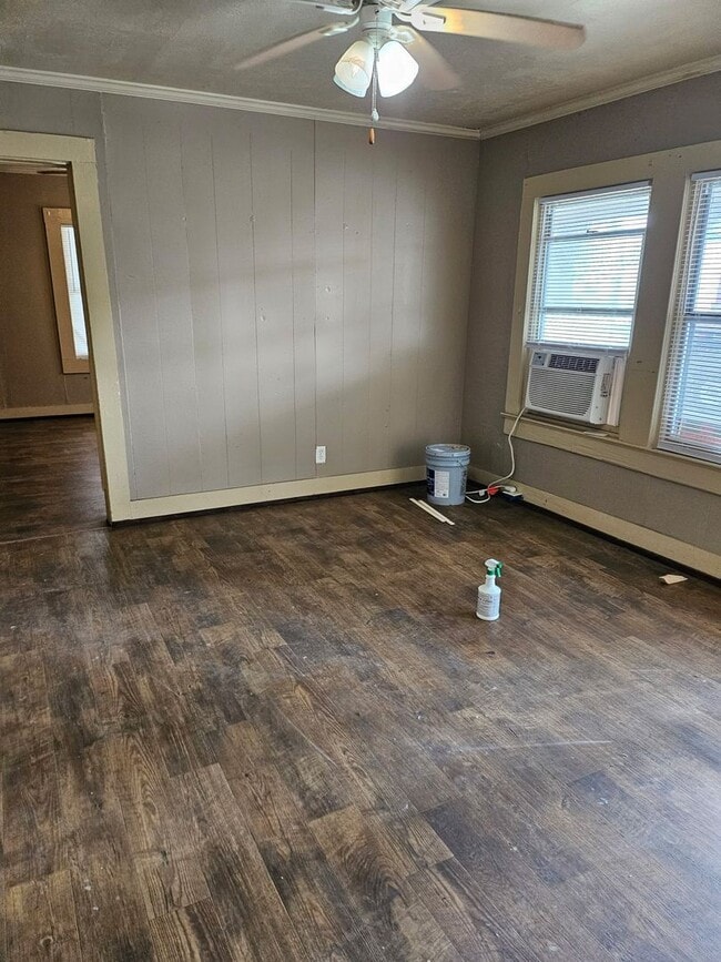 Building Photo - Rent Ready!