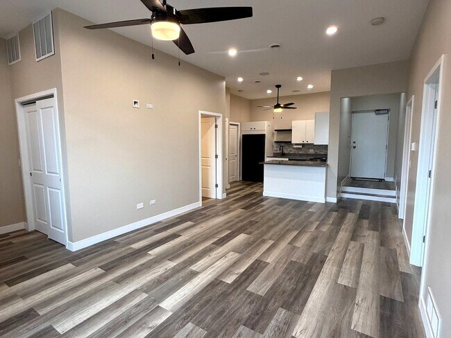 Foto del edificio - 4809 W 103rd St