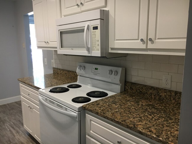 Foto del edificio - 116 W Middlebury Ln SW