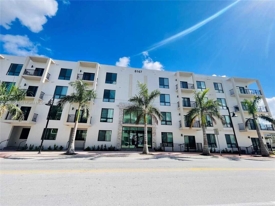 8167 NW 41st St Unit 412, Doral, FL 33166 Room for Rent in Doral, FL
