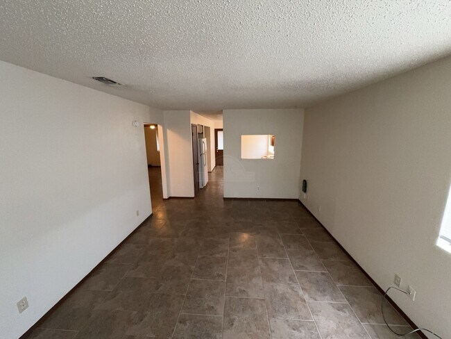 Building Photo - 2409 Shoemaker Dr