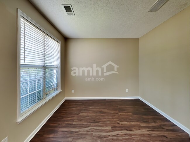 Building Photo - 507 Keeneland Ave