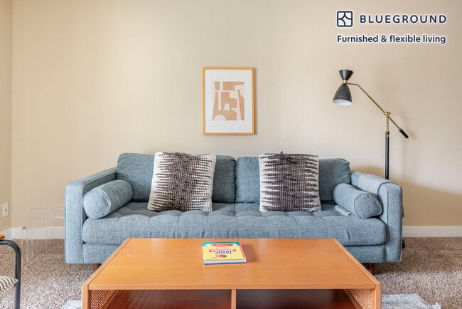 Foto del edificio - 950 E Hillsdale Blvd