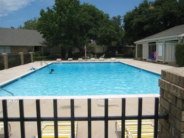 Foto del edificio - 2708 Creekwood Ct