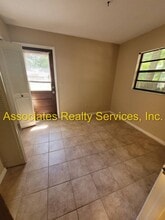 Building Photo - 5128 NW 58 Ct