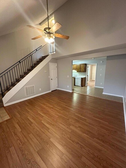 Foto del edificio - 1230 Village Way