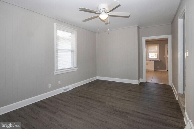 SALA DE ESTAR - 106 Haines Ave