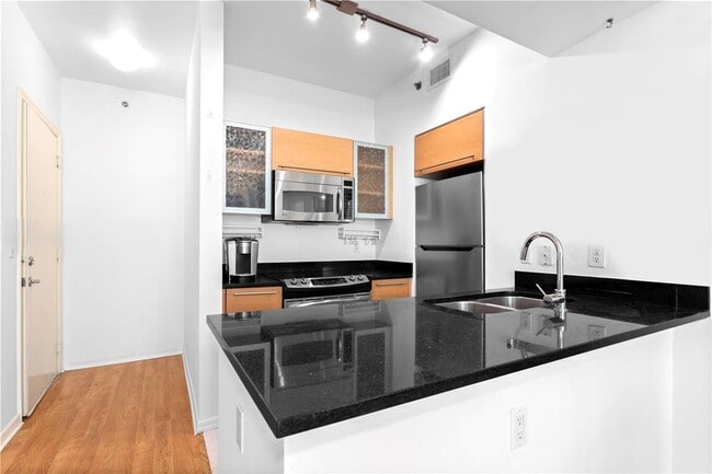 Building Photo - 950 Brickell Bay Dr