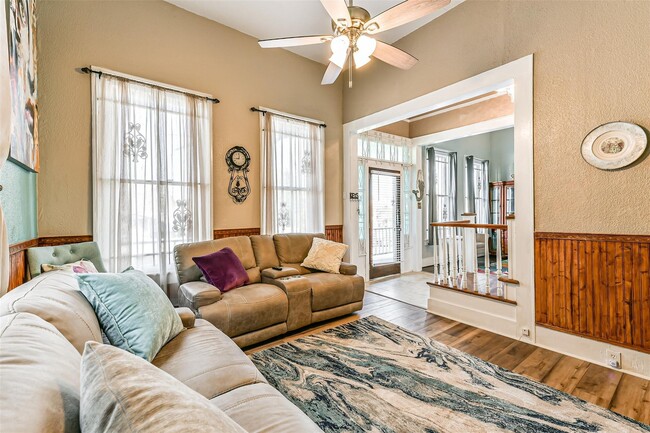 Foto del edificio - 1421 Winnie St