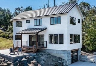 Building Photo - 4896 Harbor Hills Dr