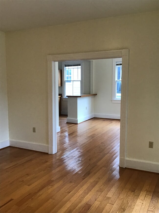 Livingroom - 5714 Willow St