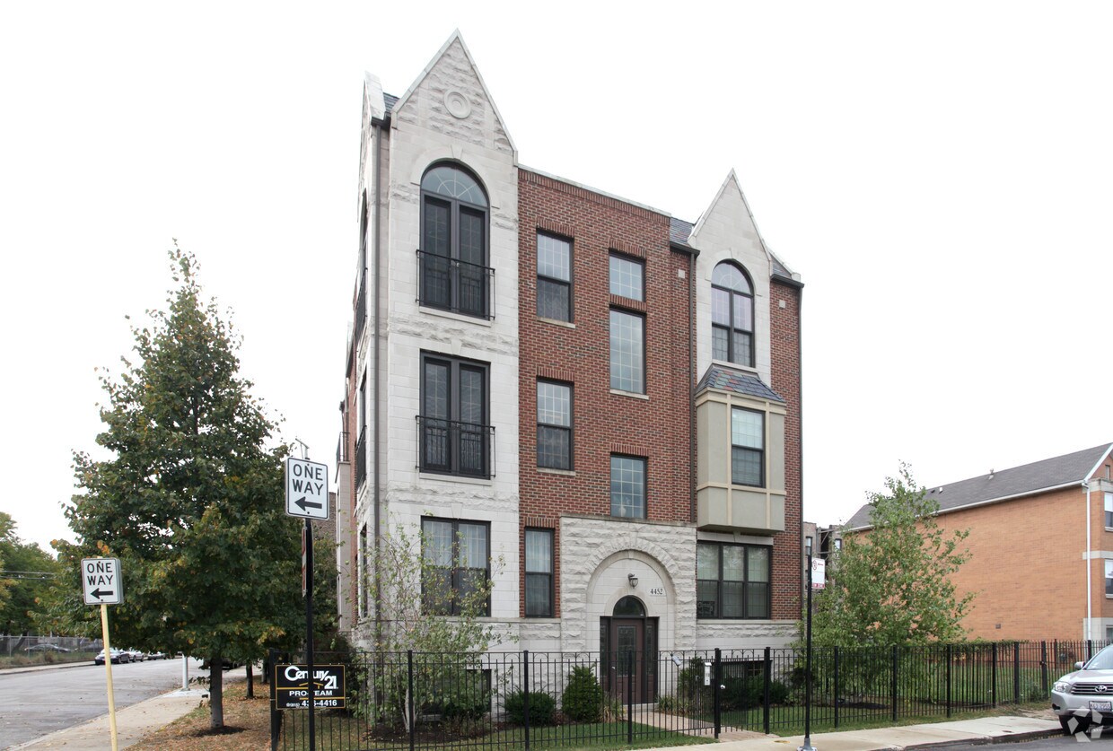 Primary Photo - 4452 S University Ave