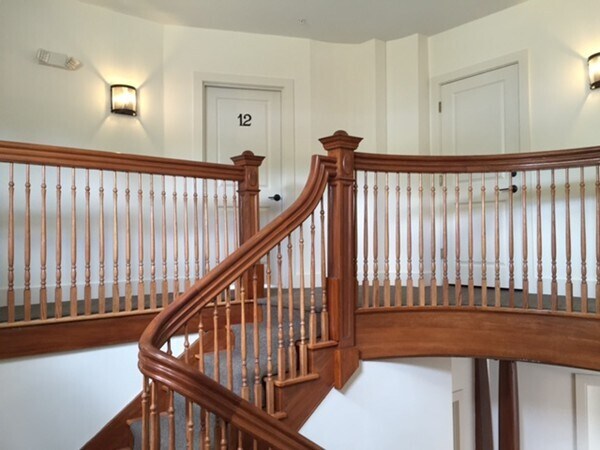 Building Photo - 89 Main St