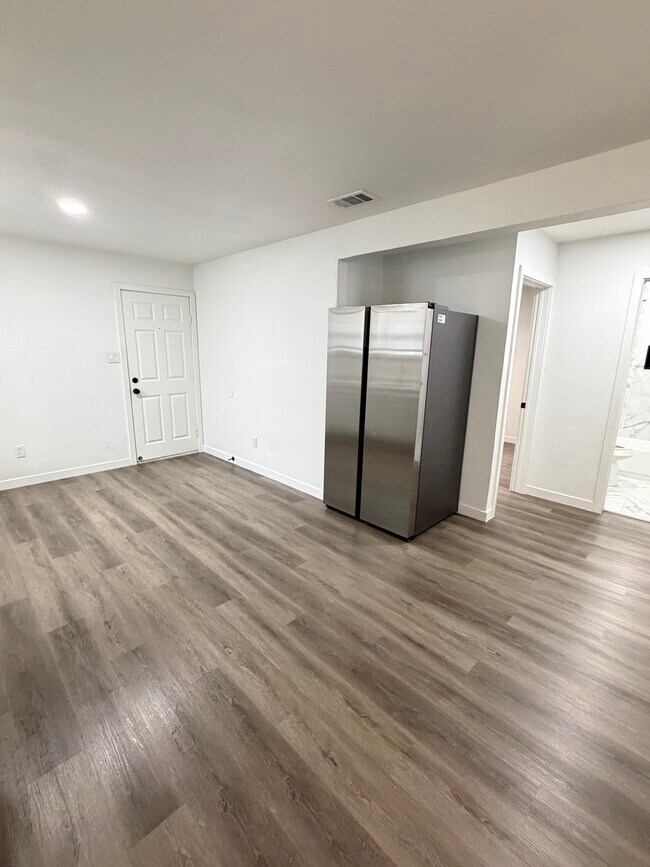 Foto del edificio - 3500 E Rosedale St