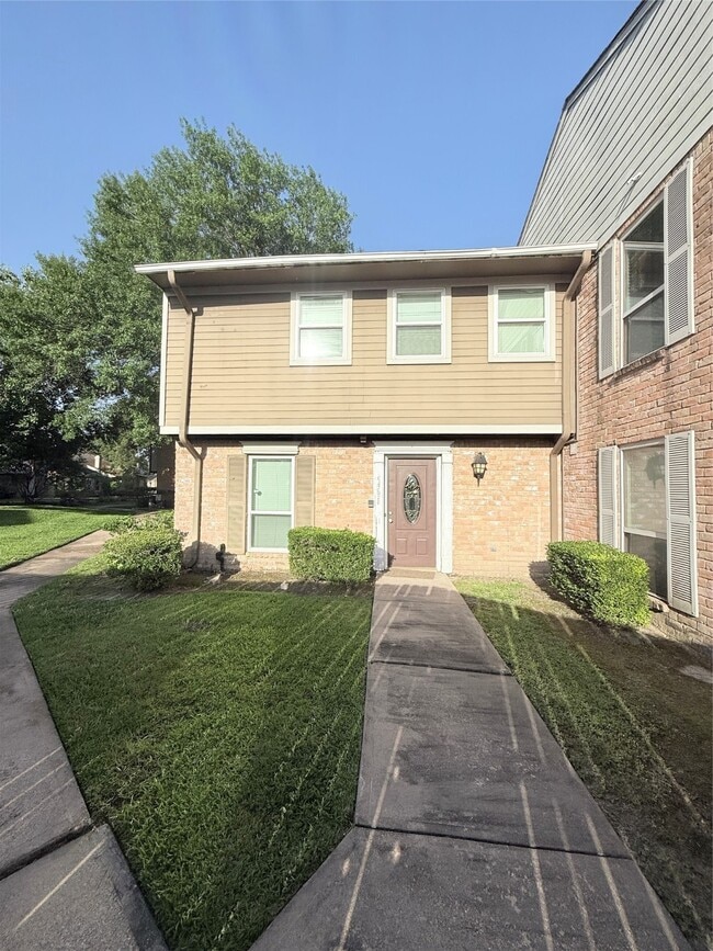 Building Photo - 9398 Beechnut St