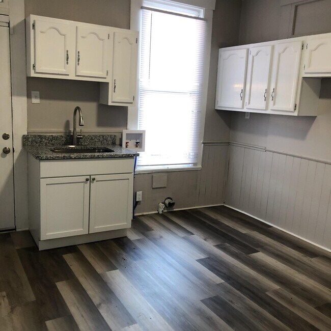 Foto del edificio - 2327 Duncan St