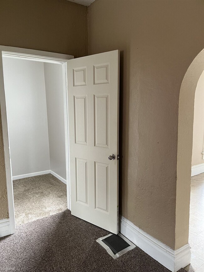 Foto del edificio - 2 br, 1 bath Duplex - 469 East Washington ...