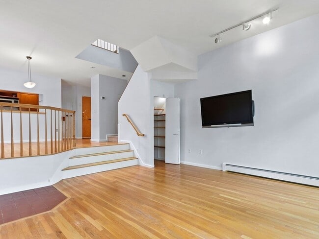 Building Photo - 336 Harvard St