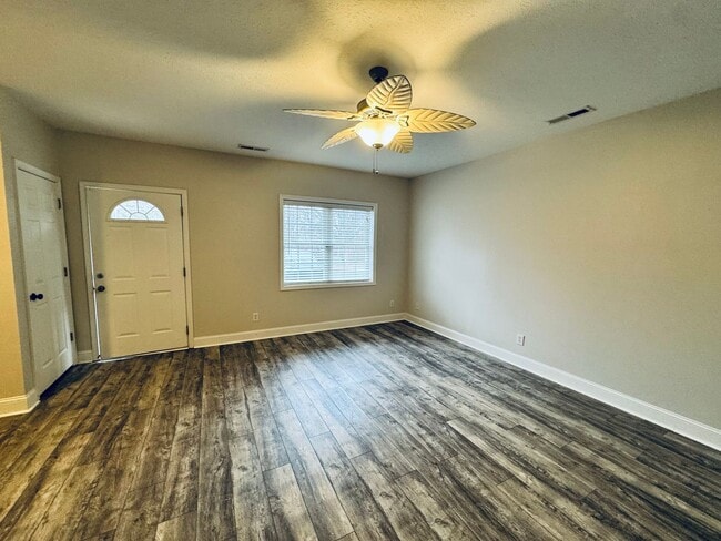 Foto del edificio - End Unit Wyndhurst Townhome