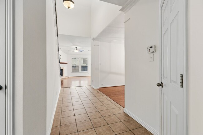 Foto del edificio - 5315 Barleycorn Ln