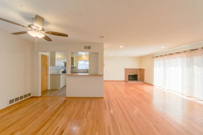 Building Photo - 3 bedroom in San Jose CA 95129